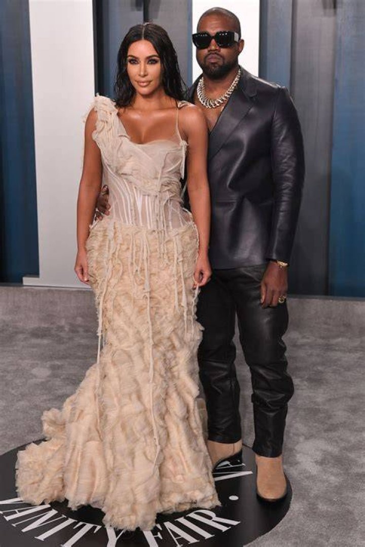 Kanye West & Kim Kardashian Relationship In Photos – Hollywood Life