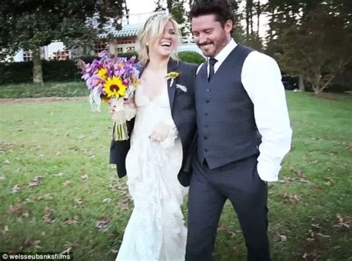 Kelly Clarkson & Brandon Blackstock — See Pics Of The Couple – Hollywood Life