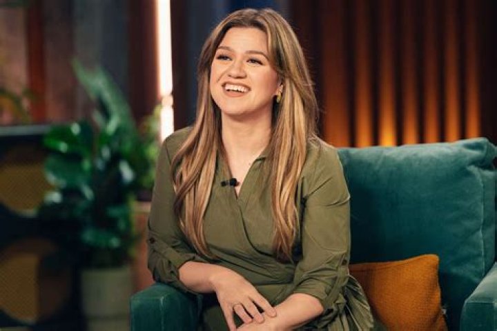 Kelly Clarkson On Why She Wants To Change Her Name To ‘Kelly Brianne’ – Hollywood Life