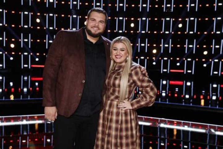 Kelly Clarkson’s Advice For Jake Hoot After ‘The Voice’: Interview – Hollywood Life