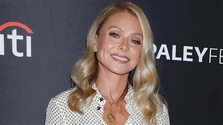 Kelly Ripa’s Favorite Cleanser for Glowing Skin – Hollywood Life