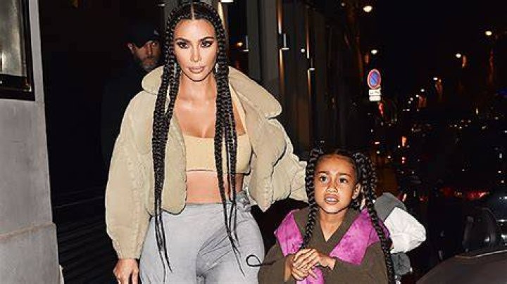 Kim Kardashian Cries Over North West Singing Onstage On ‘KUWTK’ – Hollywood Life