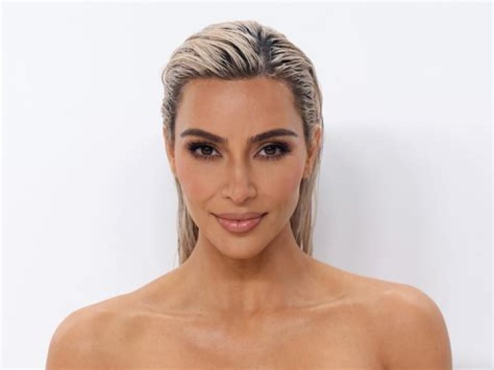 Kim Kardashian Looks So Good In New Bikini Selfie, Khloe Kardashian Got All Jealous In Her Comments