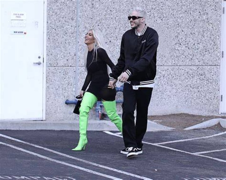 Kim Kardashian & Pete Davidson Holding Hands: Photos – Hollywood Life