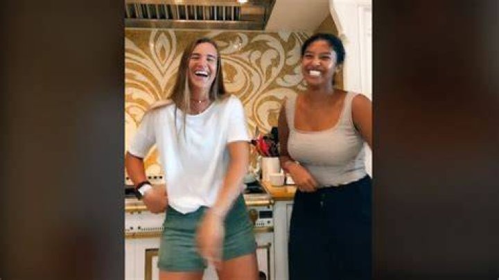 Kobe & Vanessa Bryant’s Daughter Natalia & Bianka Dance In TikTok Video – Hollywood Life