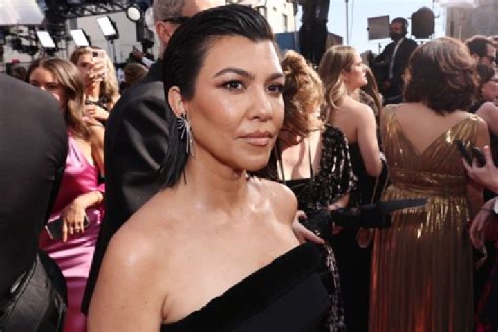Kourtney Kardashian Claps Back After Fan’s Plastic Surgery Accusations – Hollywood Life