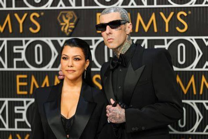 Kourtney Kardashian & Travis Barker’s PDA Explained – Hollywood Life
