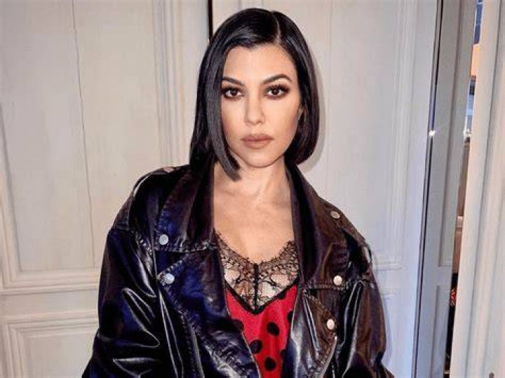Kourtney Kardashian Wears Tiny Red Bikini In Sexy New Pics – Hollywood Life
