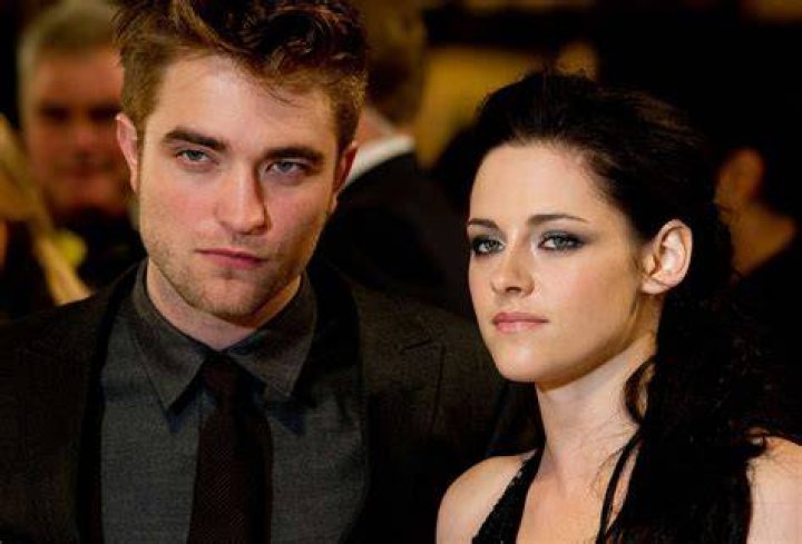 Kristen Stewart & Co-Star Have Major Chemistry: He’s Like Robert Pattinson