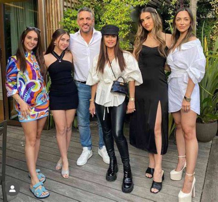 Kyle Richards & Mauricio Umansky’s Daughters Cry After He Details the ‘Rules’ to Their Split