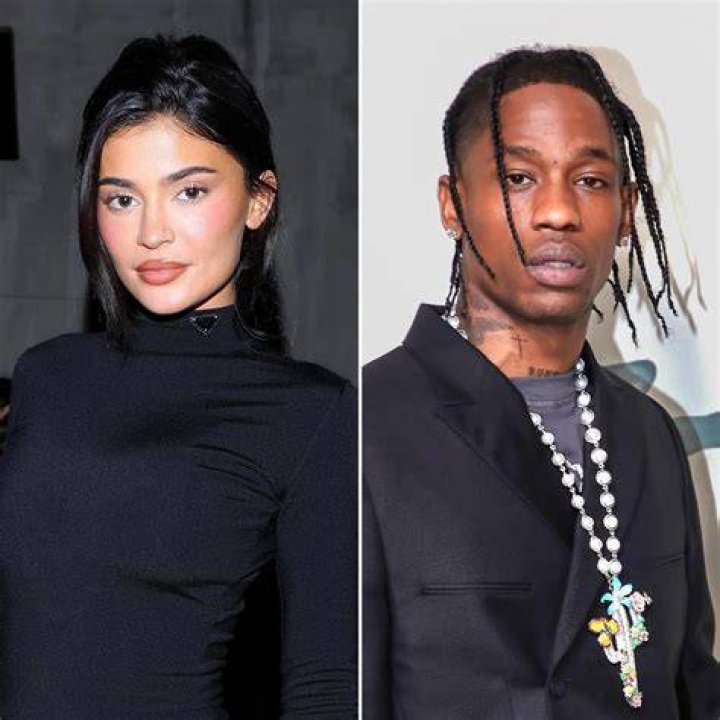 Kylie Jenner Shows Off Her Tiny Waist In A Black Leather Dress As Fans Beg Her To Reunite With Travis Scott