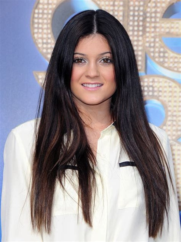 Kylie Jenner Talks Plastic Surgery On Her Face & Insecurities – Hollywood Life