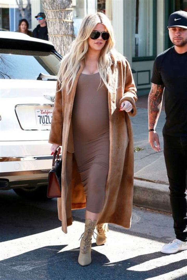 Kylie Jenner Vs. Khloe Kardashian’s Maternity Looks: Photos – Hollywood Life