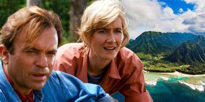 Laura Dern Comments On Age Gap With Sam Neill In ‘Jurassic Park’ – Hollywood Life