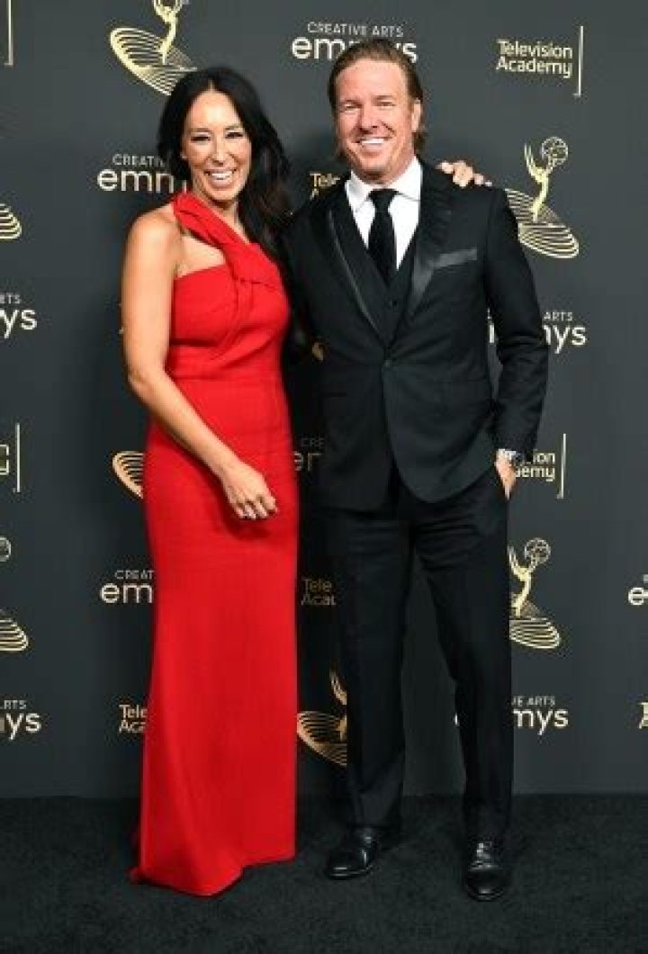 Learn About Chip & Joanna Gaines’ New Show – Hollywood Life