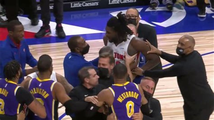 LeBron James Punches Isaiah Stewart & Is Ejected — Video – Hollywood Life