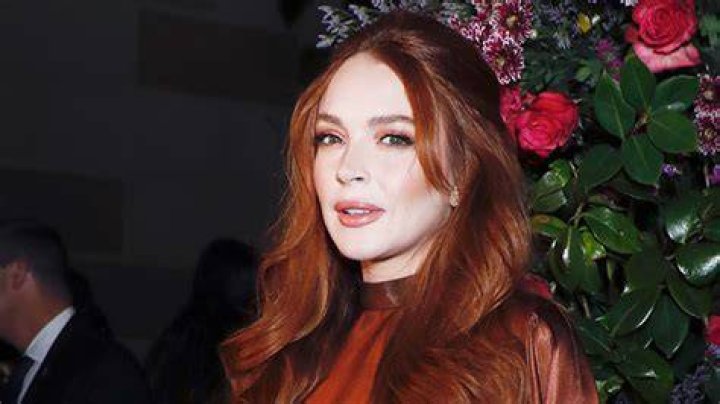 Lindsay Lohan Wears Crop Top & Bike Shorts To Show Off Her Post Baby Body In Mirror Selfie With Nod To ‘Mean Girls’