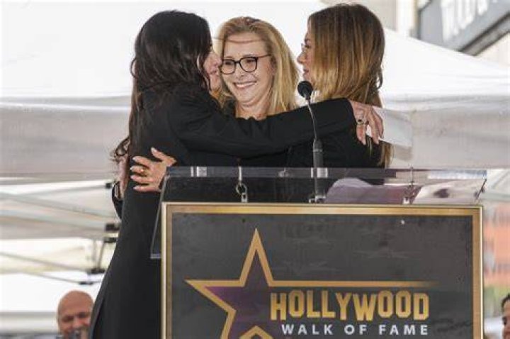 Lisa Kudrow Celebrity Profile – Hollywood Life