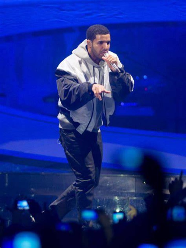 [LISTEN] Drake & Jennifer Lawrence Hook Up — Rihanna Dissed By ‘Draft Day’ – Hollywood Life