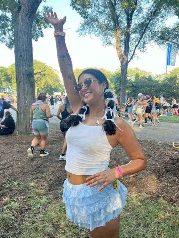 Lollapalooza Outfit Photos – Hollywood Life