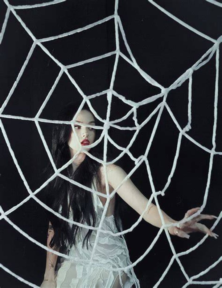 Maggie Lindemann’s ‘Sound Of Halloween’ Songs Gives Love To Tim Burton – Hollywood Life