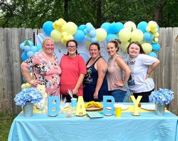 Mama June & Her Daughters Cry During ‘Family Crisis’ Season 6 Trailer – Hollywood Life