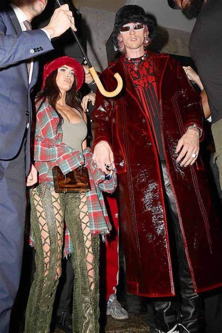 Megan Fox Rocks Bucket Hat To Match Machine Gun Kelly In Milan – Hollywood Life