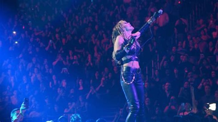 Miley Cyrus Should Stay Silent While Recovering From Vocal Surgery – Hollywood Life