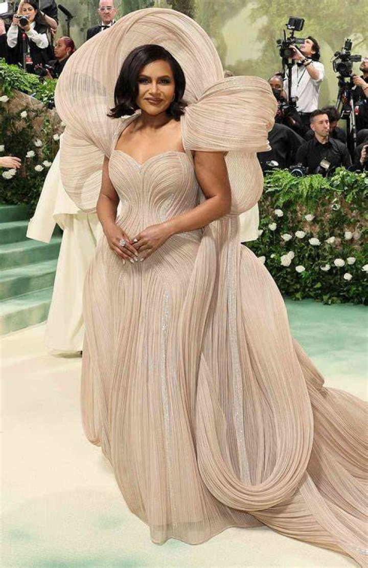 Mindy Kaling’s Frilly Dress Is Dominating Summer Trends