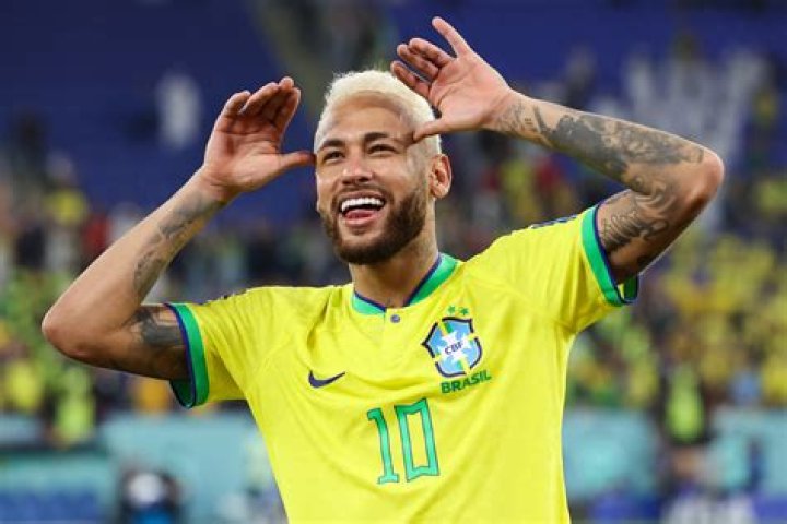 Neymar — See Pics Of The Brazilian Soccer Player – Hollywood Life
