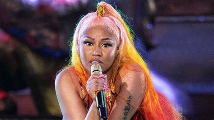 Nicki Minaj’s Eyeliner — Get Her Sexy Cat Eye From Instagram – Hollywood Life