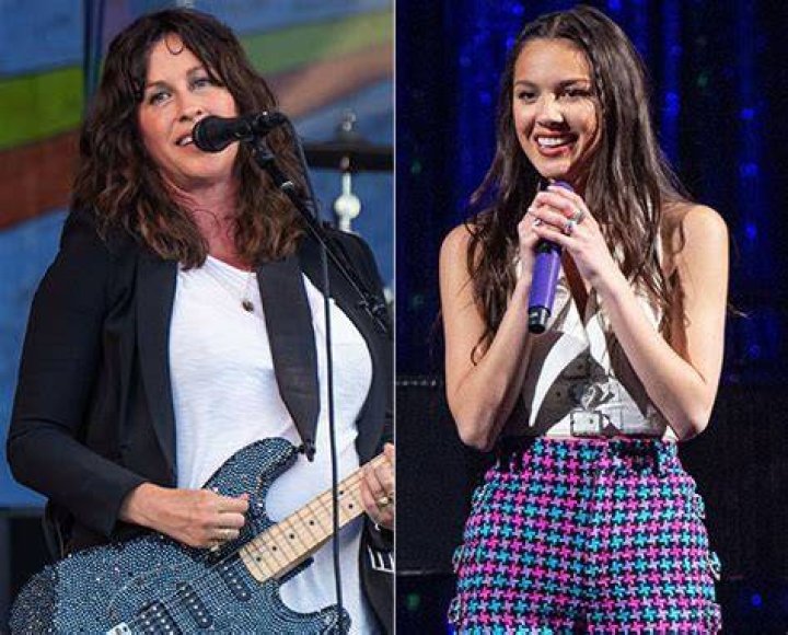 Olivia Rodrigo & Alanis Morissette Sing ‘You Oughta Know’ Together – Hollywood Life