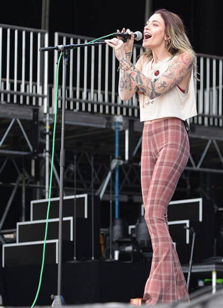 Paris Jackson Gives Performance At BottleRock Napa Valley Festival – Hollywood Life