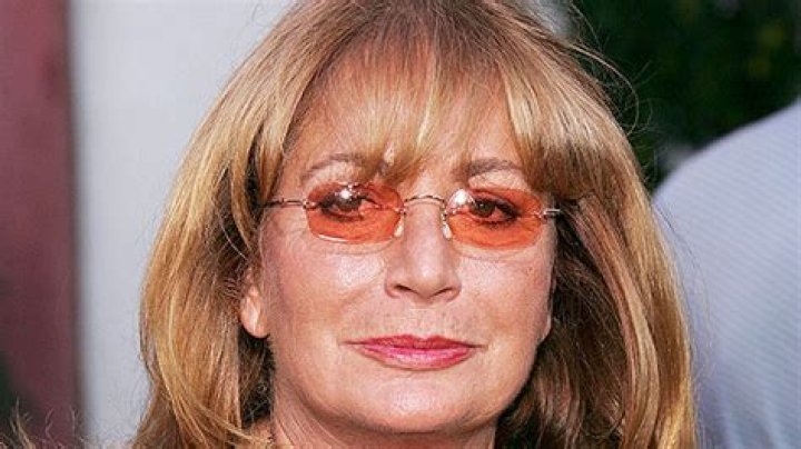 Penny Marshall’s Life In Pictures After ‘Laverne & Shirley’ Star Dies – Hollywood Life