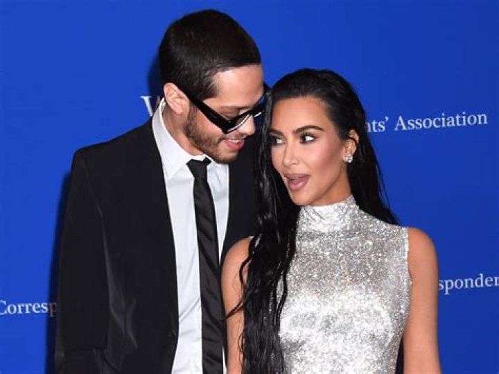Pete Davidson Kisses Kim Kardashian During Beach Vacation: Photos – Hollywood Life