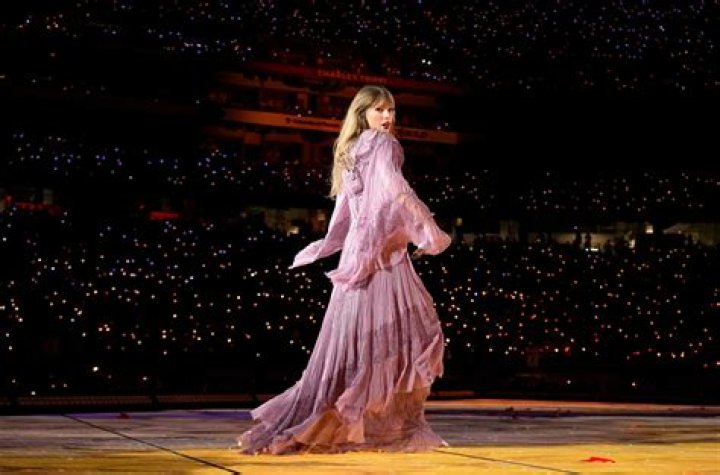 Photos Of Taylor Swift Vid – Hollywood Life