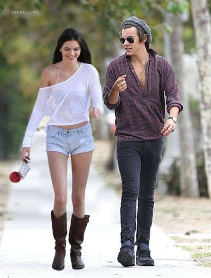 [PICS] Celebrity Couples Shirtless — Harry Styles, Kendall Jenner & More – Hollywood Life