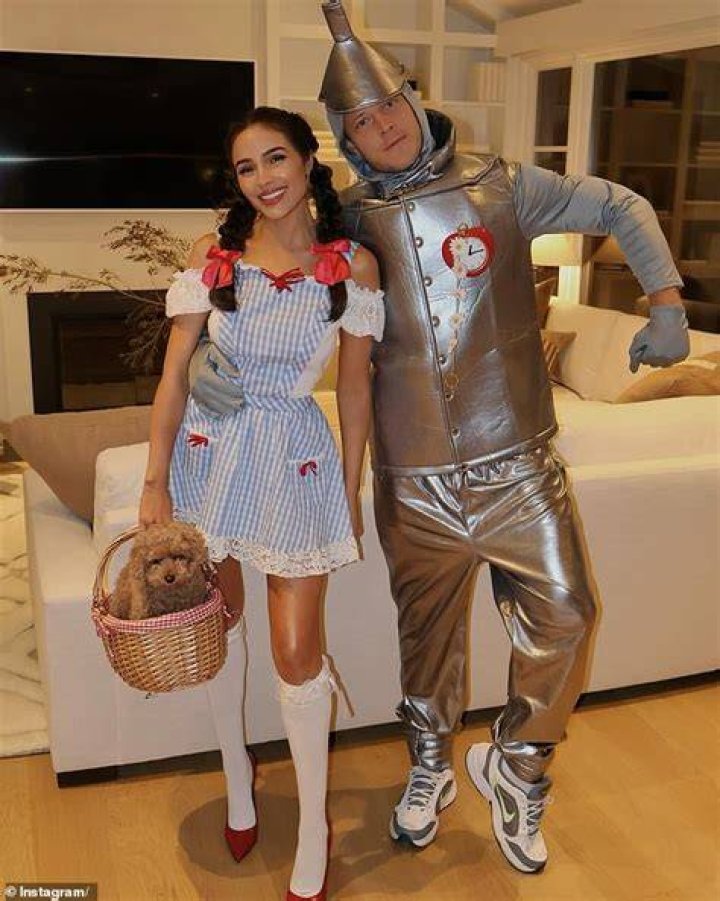 [PICS] Olivia Culpo’s Halloween Costume — Shop Her Cheshire Cat Look – Hollywood Life