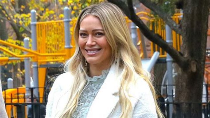 Pregnant Hilary Duff Shows Off Her Bare Baby Bump In Gorgeous New Selfies