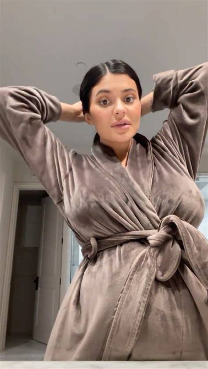 Pregnant Kylie Jenner Puts Baby Bump On Display As She Teases Family’s New Hulu Show