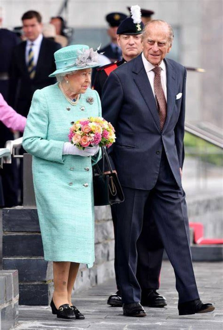 Prince Philip & Queen Elizabeth II: Photos – Hollywood Life