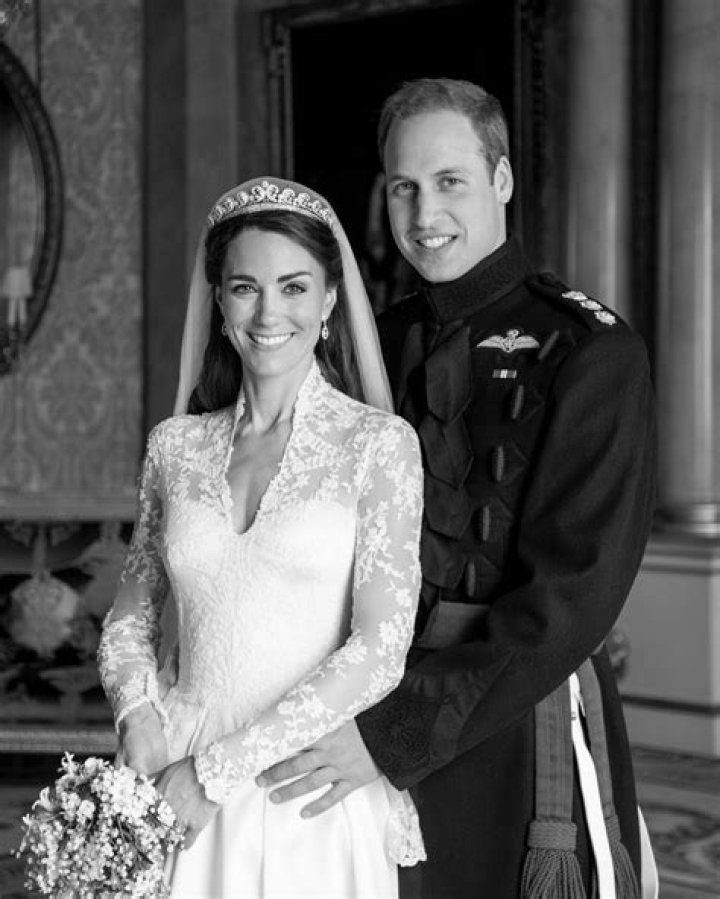 Prince William & Kate Middleton’s 10 Year Wedding Anniversary Photos – Hollywood Life