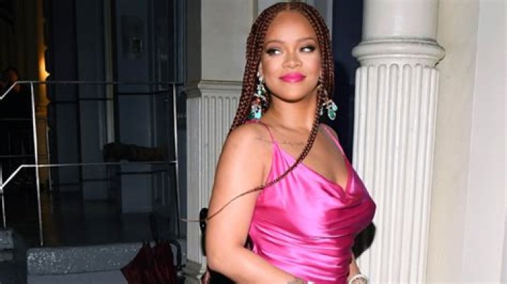 Rihanna Shows Off Bikini During Night Swim — Pic – Hollywood Life