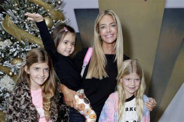 Sami Sheen, 17, Charlie & Denise Richards’ Daughter Dyes Her Hair Bright Pink – Photos