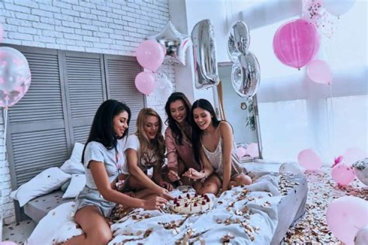 Sami Sheen Debuts Platinum Blonde Hair Makeover For Her 18th Birthday: Photo