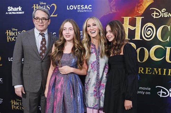 Sarah Jessica Parker Brings Twin Daughters To ‘Hocus Pocus 2’ Premiere – Hollywood Life