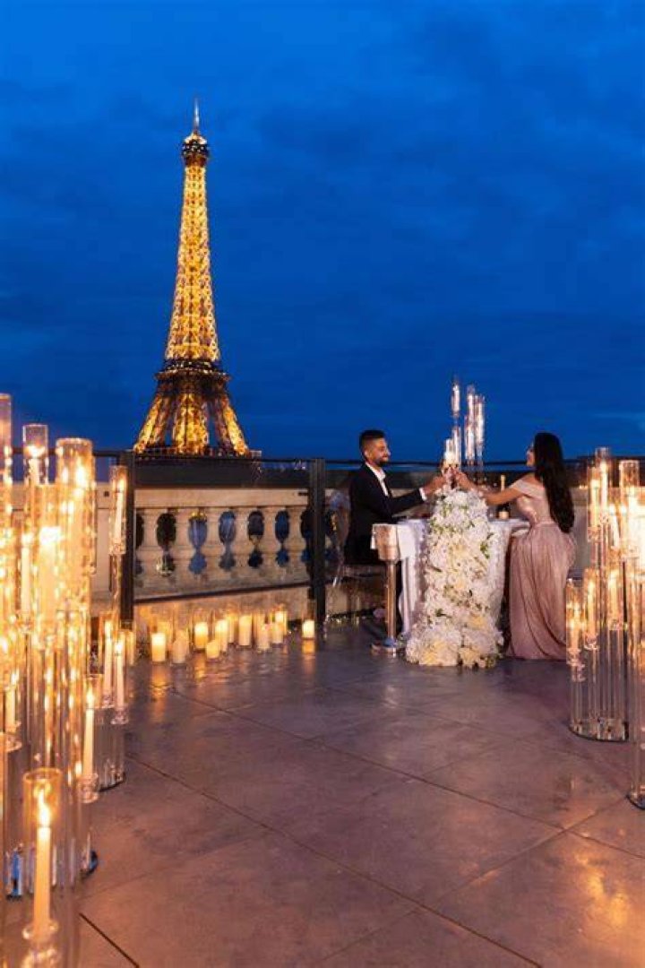 See Beautiful Paris Proposal Pic – Hollywood Life