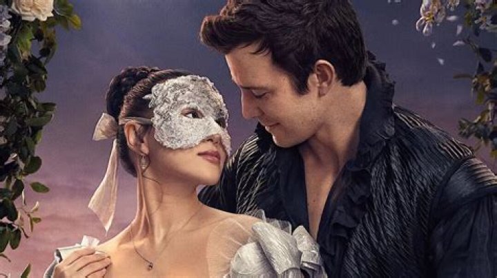 See Photos Of The Hot New Romances – Hollywood Life