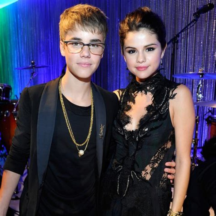 Selena Gomez Is ‘Crazy In Love’ With Justin After Reuniting: She’s ‘Light & Joyful’