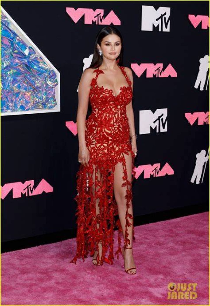 Selena Gomez Sizzles in Red Gown on 2023 VMAs Red Carpet: Photos – Hollywood Life
